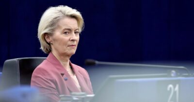 Copertina di Ucraina, Trump striglia ancora Zelensky. Ue: proposta-farsa in 28 punti