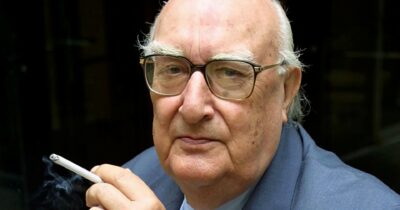 Copertina di Camilleri, l’ultima  caccia alle maschere dell’uomo