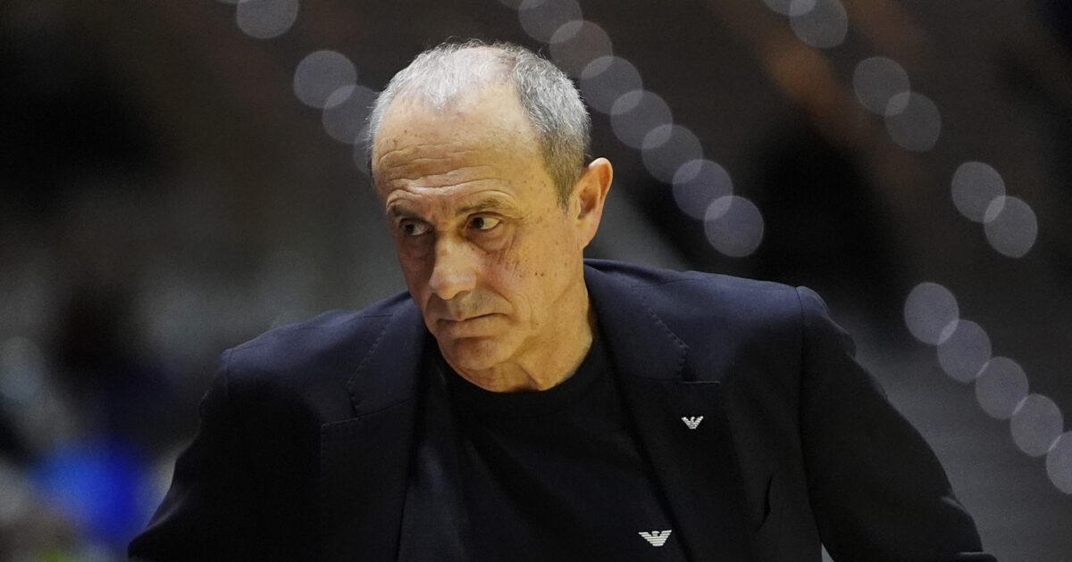 Olimpia Milano, Messina si dimette: la squadra sarà allenata da Poeta