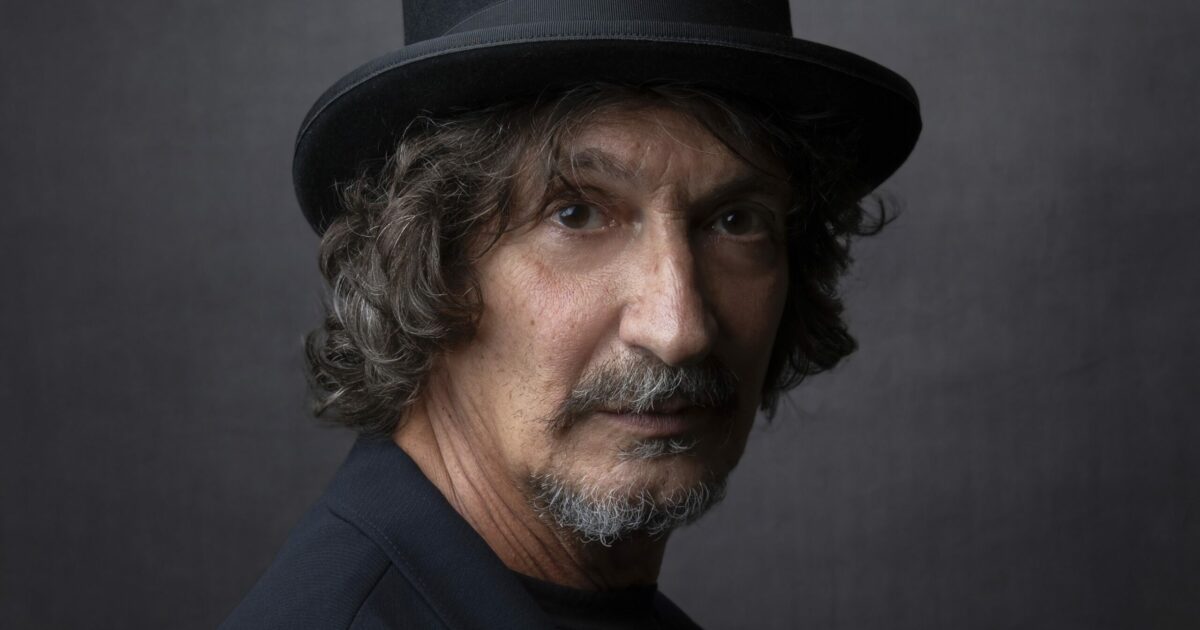 “Sanremo? Con 28 30 artisti in gara forse c’è meno attenzione all’ascolto e più spettacolo. Il mio invito oggi è ‘fermiamoci un momento