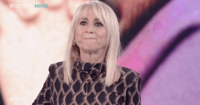 Copertina di “Mi sembra che mi strappino la pelle continuamente. Prima Baudo, poi Vessicchio, le Kessler, Ornella Vanoni”: il dolore di Luciana Littizzetto – VIDEO