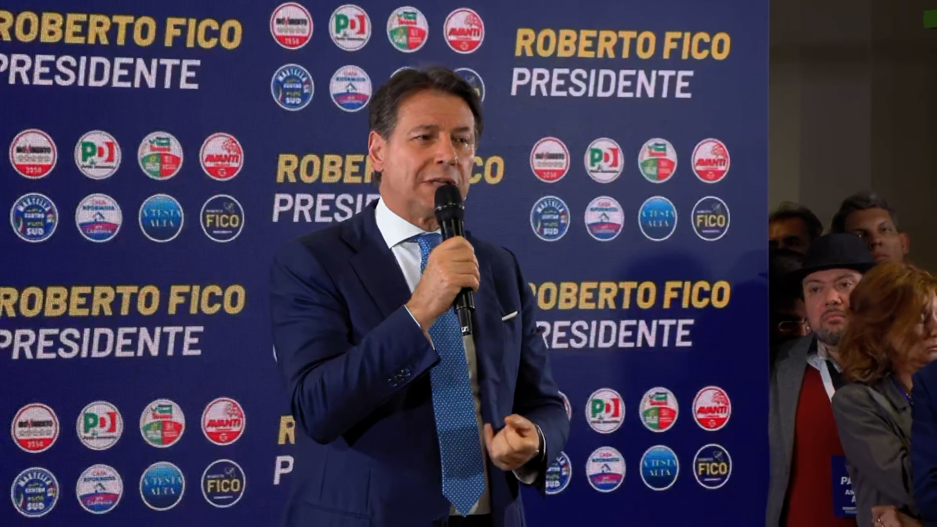 Regionali, Conte dopo i risultati di Fico: “Non ha vinto chi ha saltellato e oggi cade, ha vinto chi non si è voltato dall’altra parte” Regionali, Conte dopo i risultati di Fico: “Non ha vinto chi ha saltellato e oggi cade, ha vinto chi non si è voltato dall’altra parte”