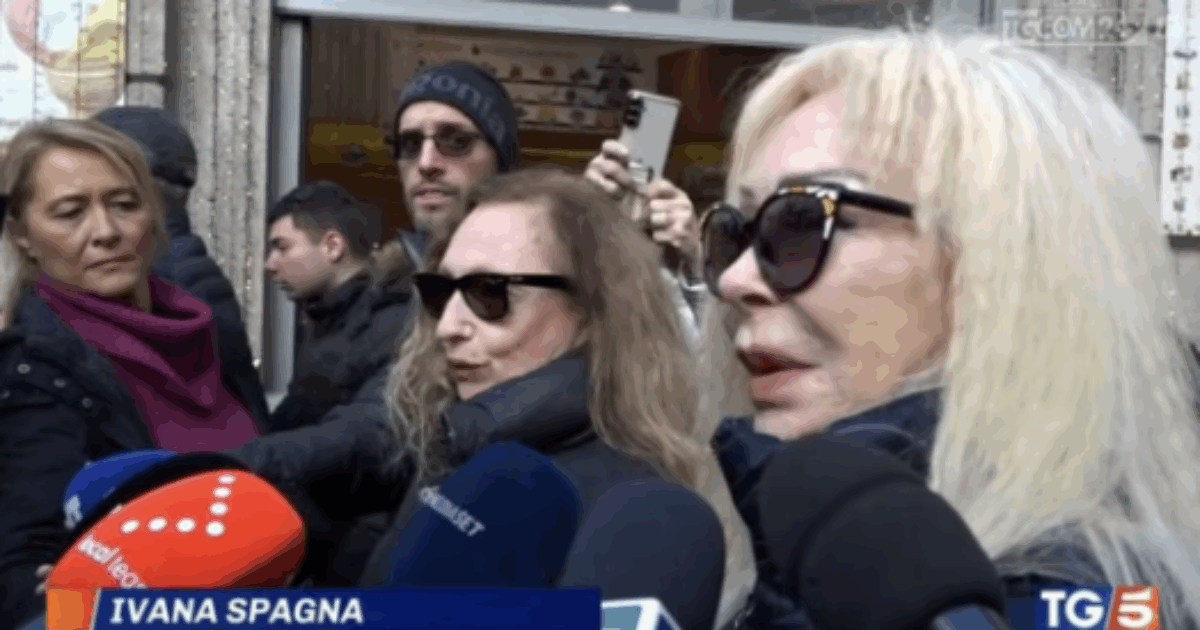 Tg5 e Ansa scambiano Wanda Fisher con Ivana Spagna e lei s’infuria: “Avrei tanto voluto essere alla camera ardente di Ornella Vanoni ma questa signora non sono io”