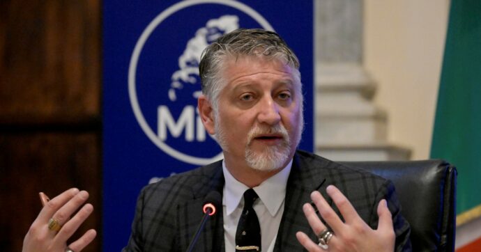 Il mito Giuli. Ora fa il ricercatore sui libri scientifici del suo ministero