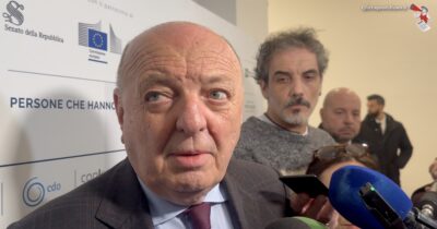 Copertina di Il ministro Pichetto Fratin: “Governo timido sull’uscita dai fossili? No, siamo realisti”