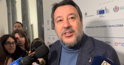 Copertina di Ucraina, Salvini: “Io tifo per Trump. Macron? Io voglio la pace, forse lui è più interessato a vendere armi”