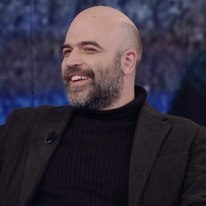 “Nessuno si sentiva né giudicato né in difficoltà al cospetto di Ornella Vanoni. Accogliere la vita è stato il suo manifesto”: il ricordo di Roberto Saviano (VIDEO)