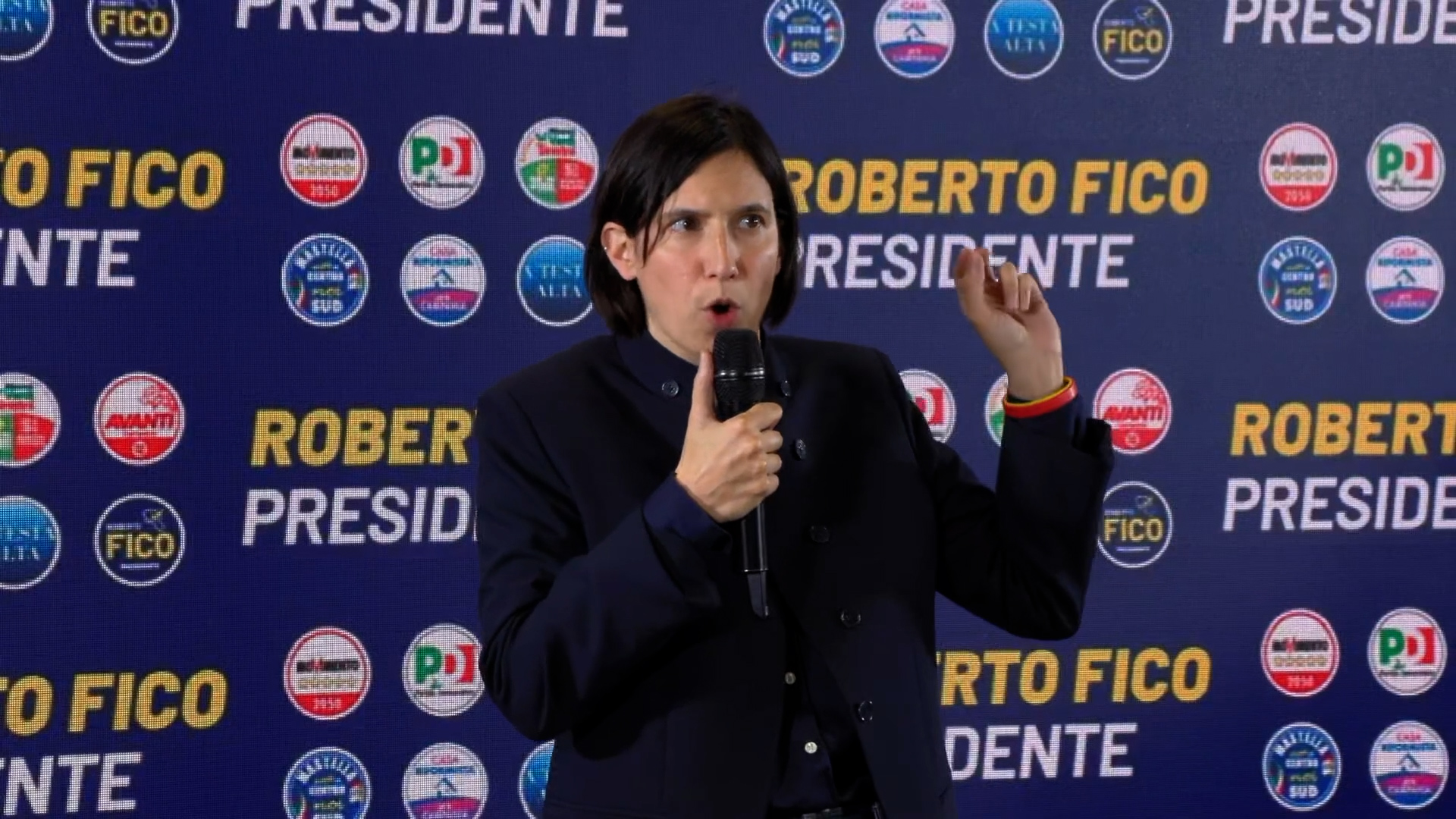 “Tanto l’aria s’adda cagnà”: Schlein festeggia in Campania e cita Pino Daniele. E a Meloni: “Ha ben poco da saltare” “Tanto l’aria s’adda cagnà”: Schlein festeggia in Campania e cita Pino Daniele. E a Meloni: “Ha ben poco da saltare”