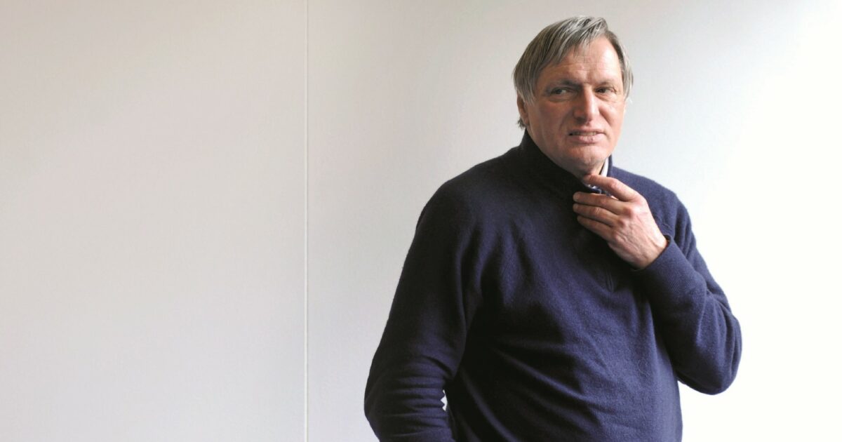 Don Ciotti: “Benedire un carro armato è una bestemmia. La croce di dio non è un’arma”