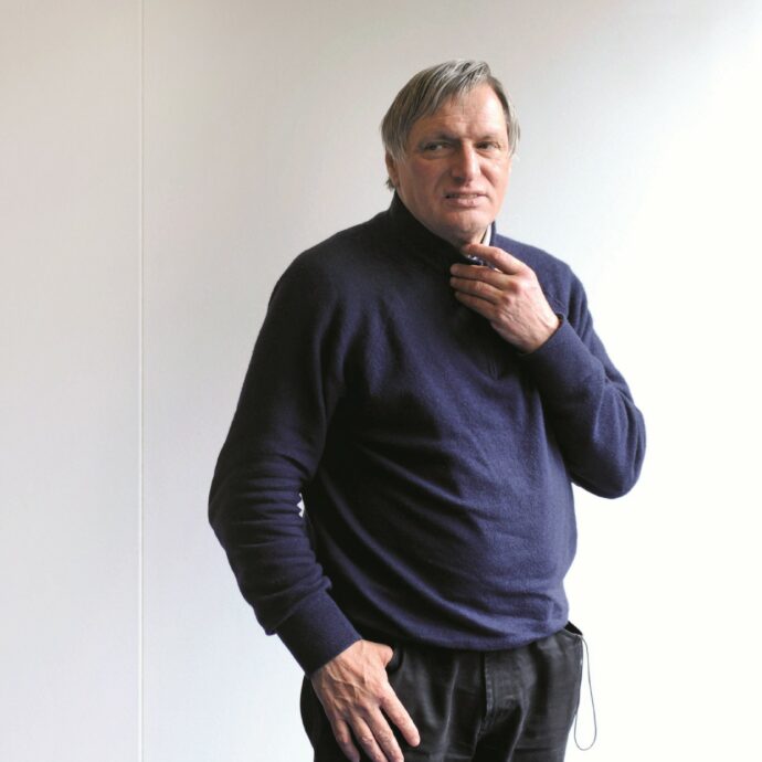 Don Ciotti: “Benedire un carro armato è una bestemmia. La croce di dio non è un’arma”