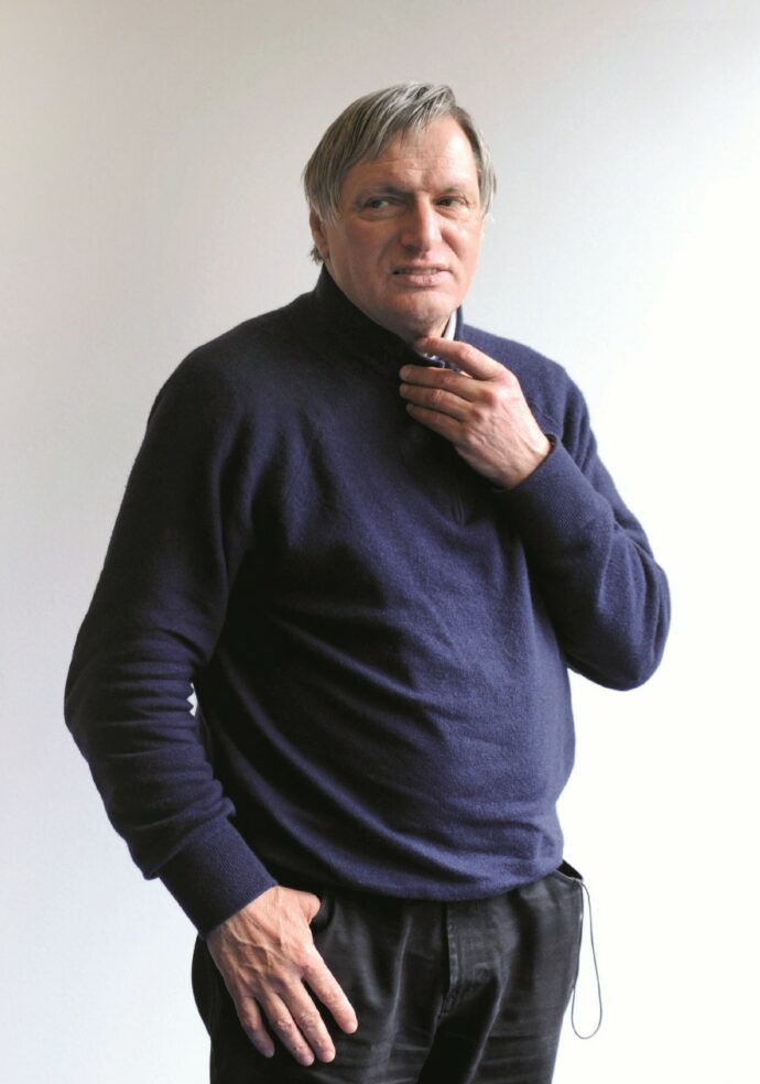 Don Ciotti: “Benedire un carro armato è una bestemmia. La croce di dio non è un’arma”