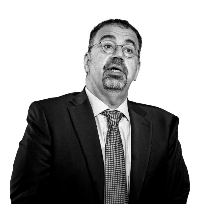 Daron Acemoglu, Nobel per l’Economia: “Il patto fra élite e Intelligenza artificiale corrode la democrazia”