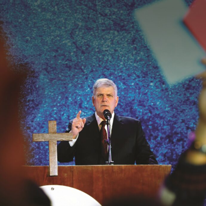 A destra di dio: da Pio XII ai predicatori pro-Milei