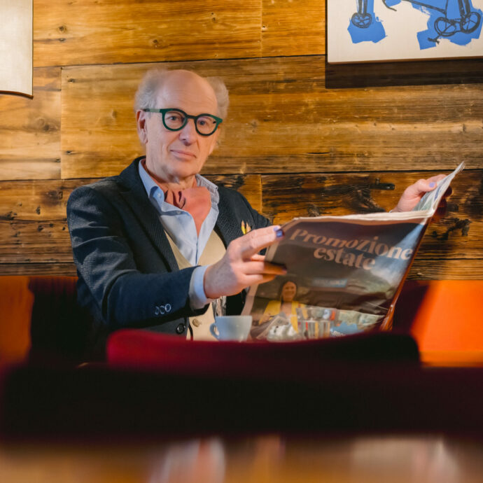 “L’Italia non è più sexy, il turismo è malato di algoritmi e selfie: si dovrebbe prenotare con sette anni d’anticipo per visitarla”: l’intervista a Michil Costa