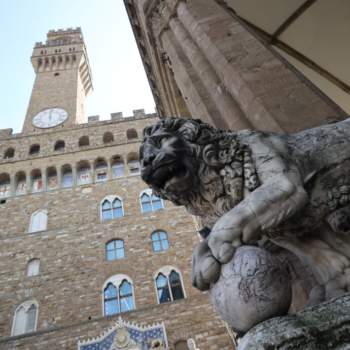 238 mila euro per dormire una settimana in tenda in Salento, 300 mila per un appartamento nel centro di Firenze: la classifica dei prezzi più folli dell’estate 2026