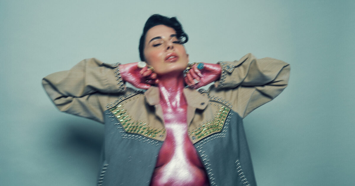 “Gli uomini possono anche fare i rutti, ma noi donne se non abbiamo otto ottave di estensione e non cantiamo come la Sirenetta non veniamo considerate”: l’amara considerazione di Paola Iezzi