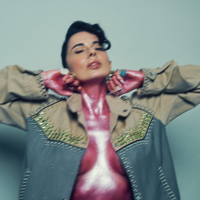 “Gli uomini possono anche fare i rutti, ma noi donne se non abbiamo otto ottave di estensione e non cantiamo come la Sirenetta non veniamo considerate”: l’amara considerazione di Paola Iezzi