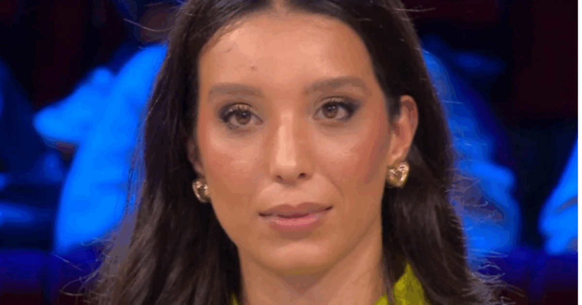 “È diventata una sfida: voglio capire chi tra i due vincerà”: la concorrente non molla e fa a gara con il Dottore di Affari Tuoi, ma poi perde tutto