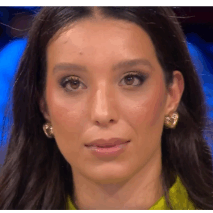 “È diventata una sfida: voglio capire chi tra i due vincerà”: la concorrente non molla e fa a gara con il Dottore di Affari Tuoi, ma poi perde tutto