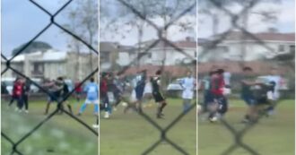 Copertina di Arbitro 17enne aggredito con violenti pugni durante una partita di seconda categoria: il video della follia da bordo campo