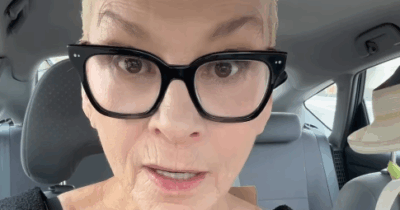 Copertina di “Stavo allattando e un uomo mi ha urlato di andarmene in modo disgustato. Così ho spruzzato il latte sulla sua bistecca”: parla Susan Powter