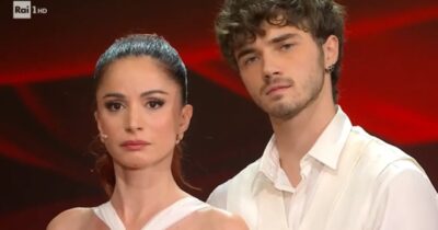 Copertina di “Il dolore per la morte di mio fratello ha riunito me e mia madre. È stato bello vederla emozionata a Ballando con le stelle”: lo confessa Andrea Delogu