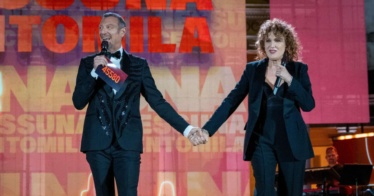 Una Nessuna Centomila, devoluti 200mila euro ai centri antiviolenza oltre ai 500mila euro già raccolti e donati a settembre dopo il concerto evento a Napoli