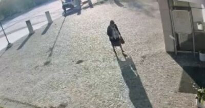 Copertina di “Non riuscivo a separarmici”, parla l’uomo che ritirava la pensione della madre morta travestito da lei