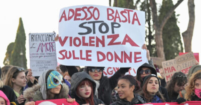 Copertina di Violenza sulle donne, quando lo Stato non paga le spese legali: M5s propone il gratuito patrocinio anche in sede civile