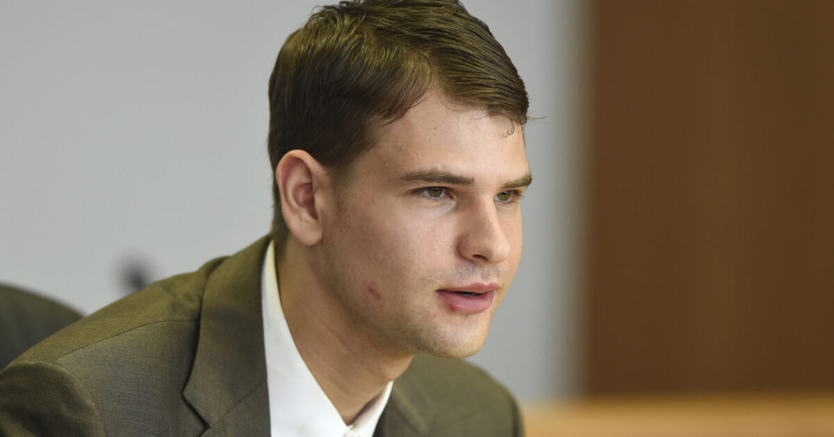 “Chi deve morire prima per l’eredità?”: il piano diabolico di Nathan Carman per uccidere il nonno e la mamma e diventare milionario