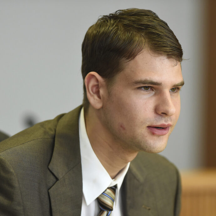 “Chi deve morire prima per l’eredità?”: il piano diabolico di Nathan Carman per uccidere il nonno e la mamma e diventare milionario