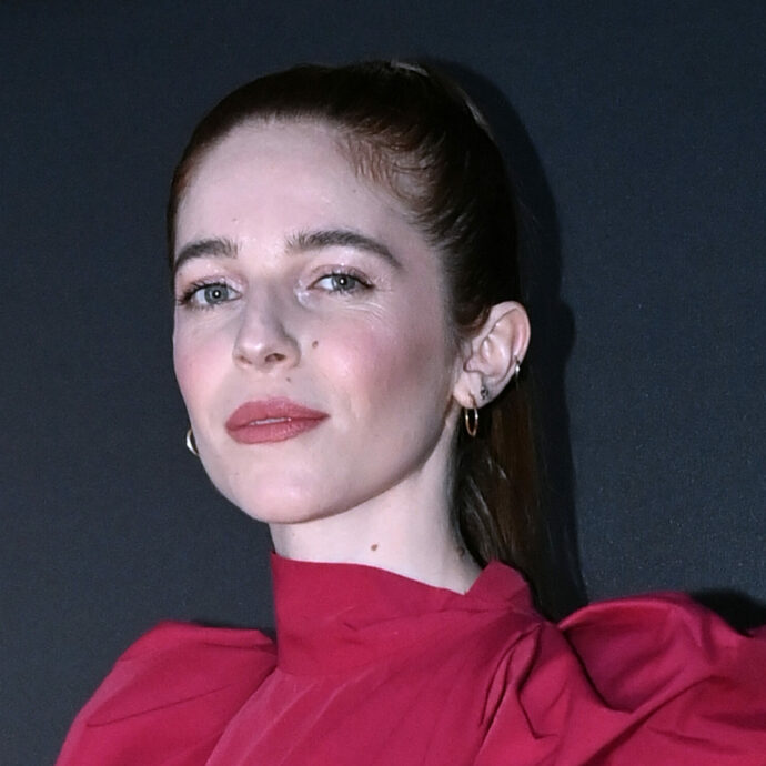 “Le mie foto false che mi ritraggono nuda e che girano sul Web è violenza. Vivo sempre nella paura di camminare in strada da sola”: lo rivela Valentina Romani