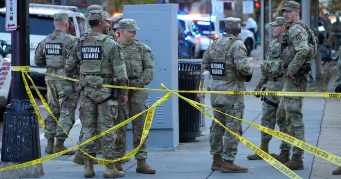 Spari vicino alla Casa Bianca: colpiti 2 soldati della Guardia nazionale. Fermato un uomo. Trump: “L’animale che ha aperto il fuoco pagherà”