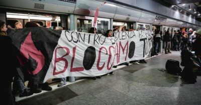 Copertina di Fotografo aggredito da un uomo in metro a Torino durante la manifestazione femminista