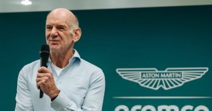 Adrian Newey nuovo team principal della Aston Martin, come cambia la F1: gli scenari per il 2026 e il futuro di Verstappen