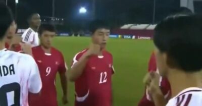 Copertina di Lo strano saluto dell'U17 della Corea del Nord: pugni ai giapponesi | Domeniche Bestiali