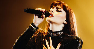 Copertina di “Sono inquieta, piena di dubbi che non mi lasciano dormire. Il futuro? C’è ancora molto da fare e non solo la musica”: Annalisa incendiaria nel suo miglior tour