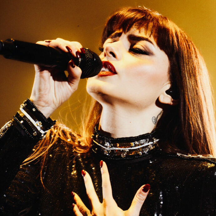 “Sono inquieta, piena di dubbi che non mi lasciano dormire. Il futuro? C’è ancora molto da fare e non solo la musica”: Annalisa incendiaria nel suo miglior tour