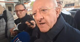 Copertina di De Luca al giornalista: “Ma quali luci e ombre, qui ho fatto la rivoluzione”. E sul suo futuro: “Come diceva Virgilio…”