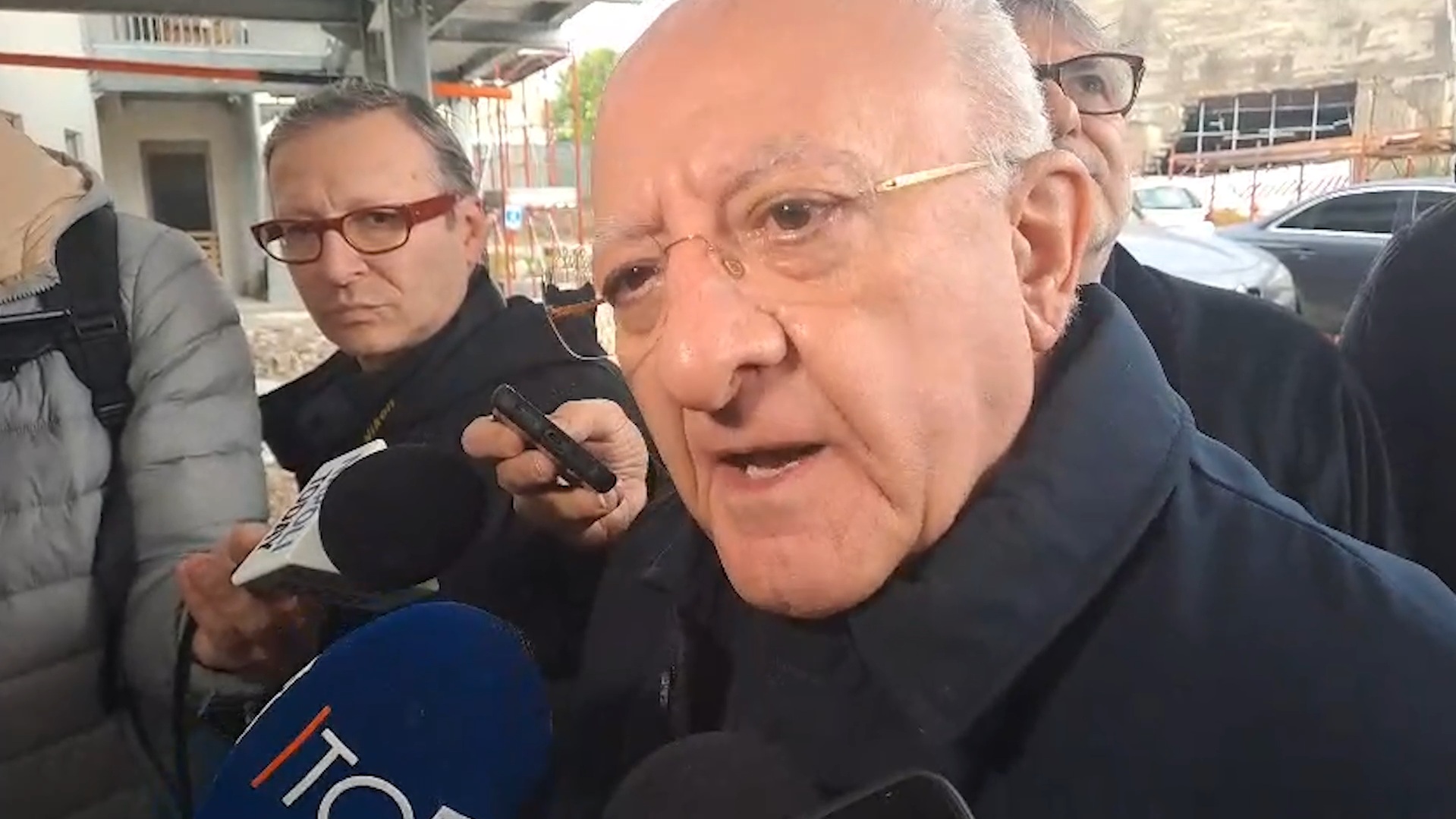 De Luca al giornalista: “Ma quali luci e ombre, qui ho fatto la rivoluzione”. E sul suo futuro: “Come diceva Virgilio…”