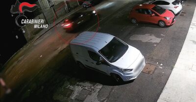Copertina di Spara dall’auto al buttafuori di un locale nel Milanese che lo invitava ad andarsene: arrestato. Il video