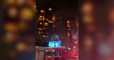 Copertina di Maxi incendio a Hong Kong: otto grattacieli avvolti dalle fiamme. Almeno 36 morti e oltre 270 dispersi