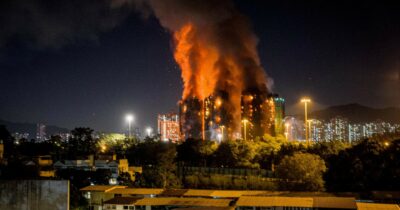 Copertina di Maxi incendio nei grattacieli, almeno 36 morti a Hong-Kong