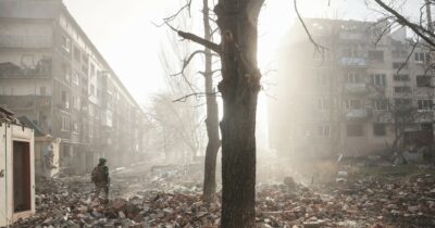 Copertina di Ucraini senza soldati e sovrastati anche in aria dai droni russi