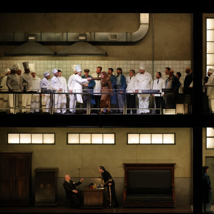 Prima della Scala 2025, in scena la “Lady Mackbeth” di Šostakovič: “Un capolavoro che ha sofferto troppo”. Tutto quello che c’è da sapere su quest’opera audace censurata dal regime sovietico