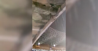 Copertina di “Ma ci deve scappare il morto?”, paura tra i tifosi allo Stadio Maradona: infiltrazioni durante Napoli-Qarabag