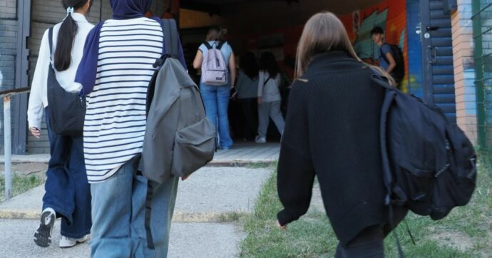 Sfregia una coetanea incidendole sul viso una V con l’accendino: 14enne condannata a 3 anni e 7 mesi