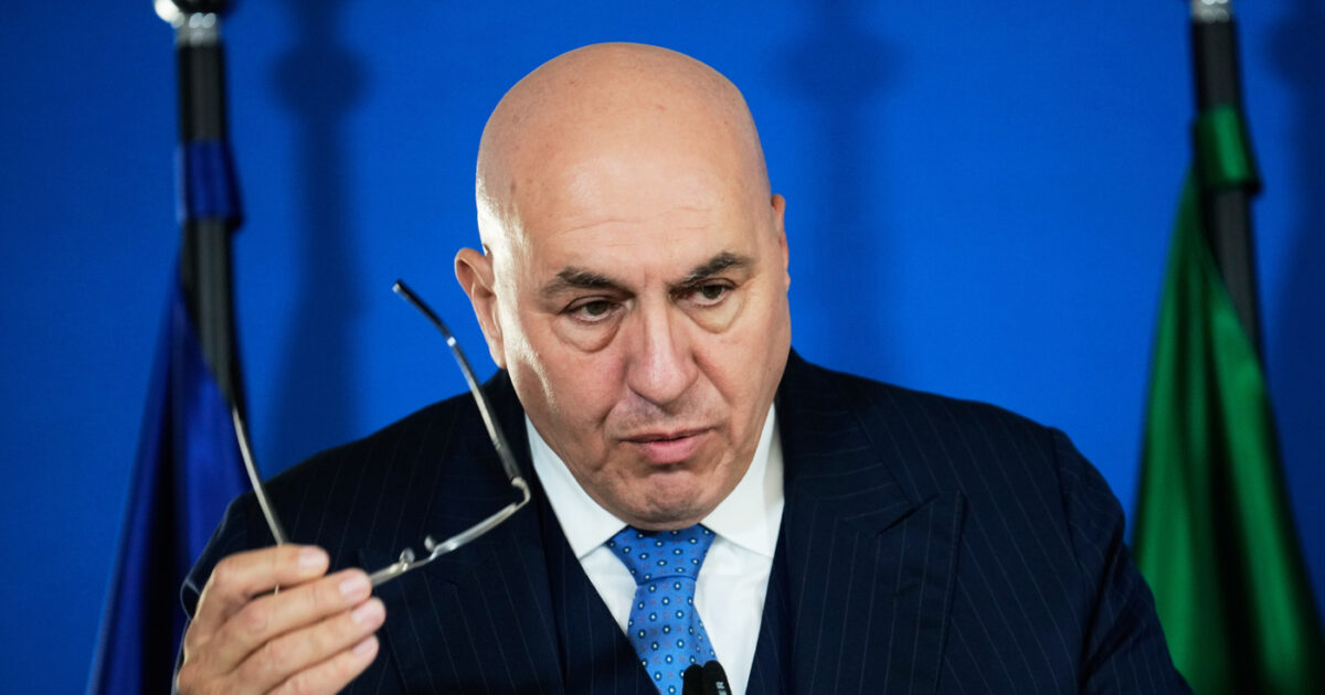 Crosetto: “Reintrodurre la leva militare in Italia? Presenterò una bozza di disegno di legge, deciderà il Parlamento”