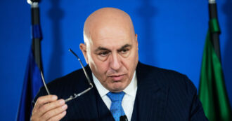 Crosetto: “Reintrodurre la leva militare in Italia? Presenterò una bozza di disegno di legge”. Conte: “Preparate la guerra”