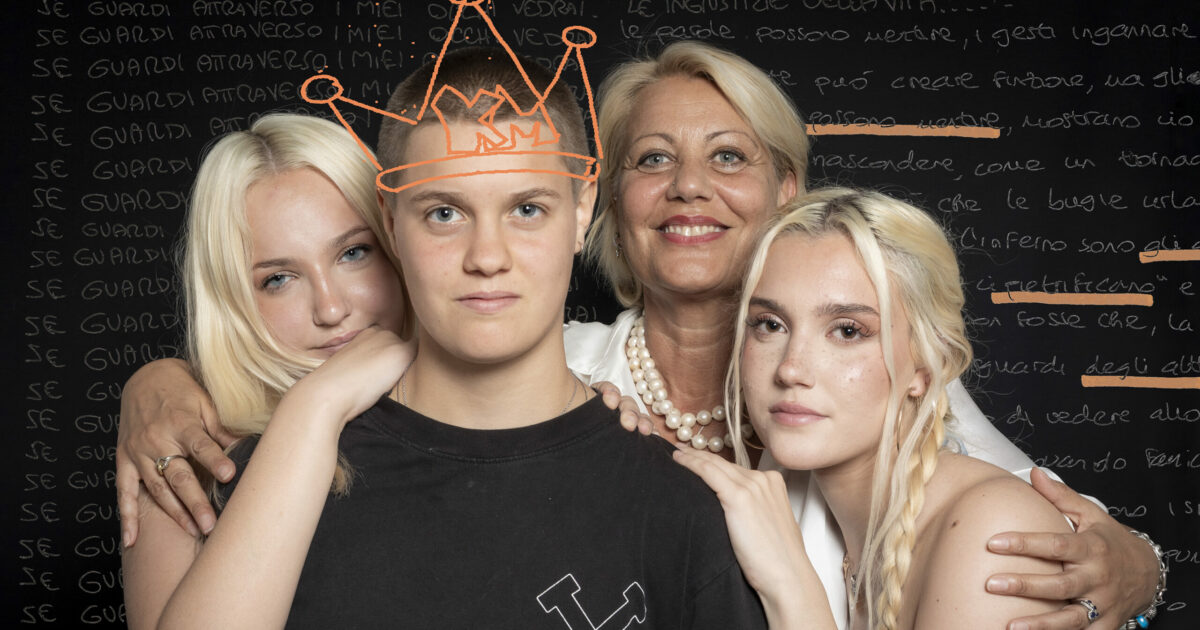 “Ritratto di famiglie”, a Milano la mostra che racconta figli e genitori dopo il coming out